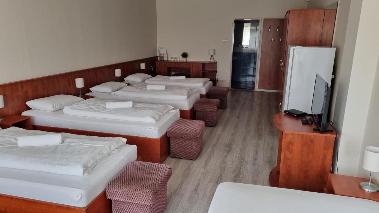 Sport Hotel Tatabánya Buitenkant foto