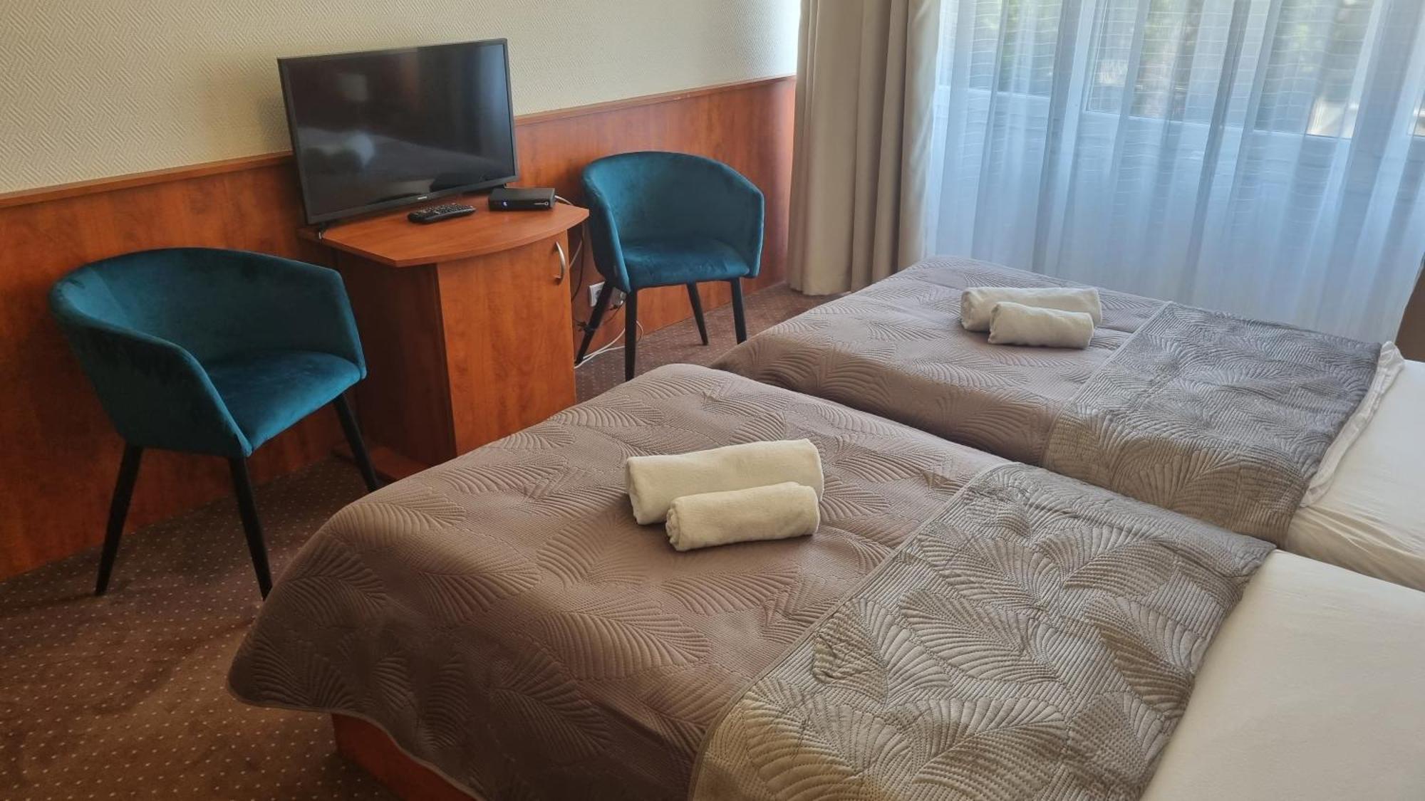 Sport Hotel Tatabánya Buitenkant foto
