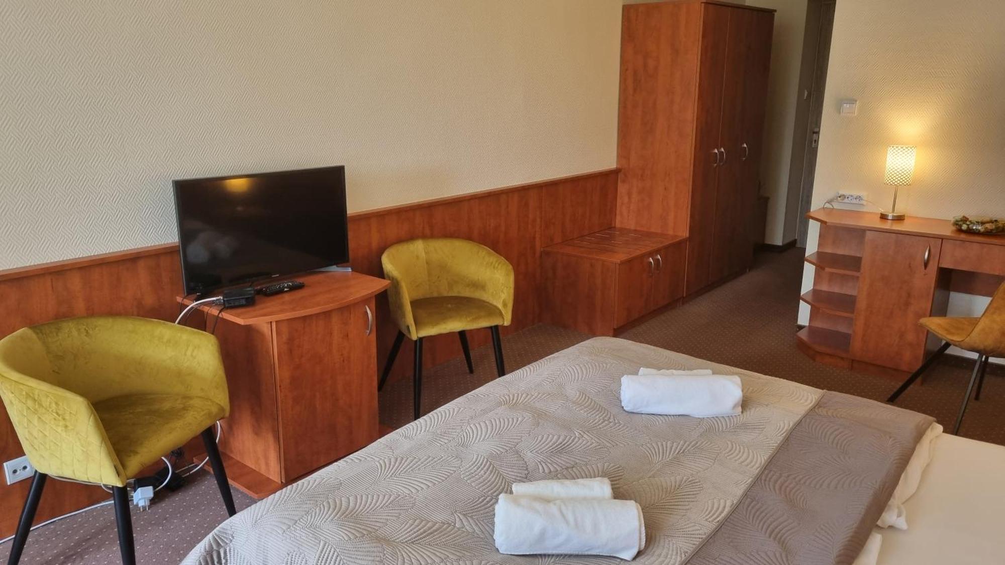 Sport Hotel Tatabánya Buitenkant foto