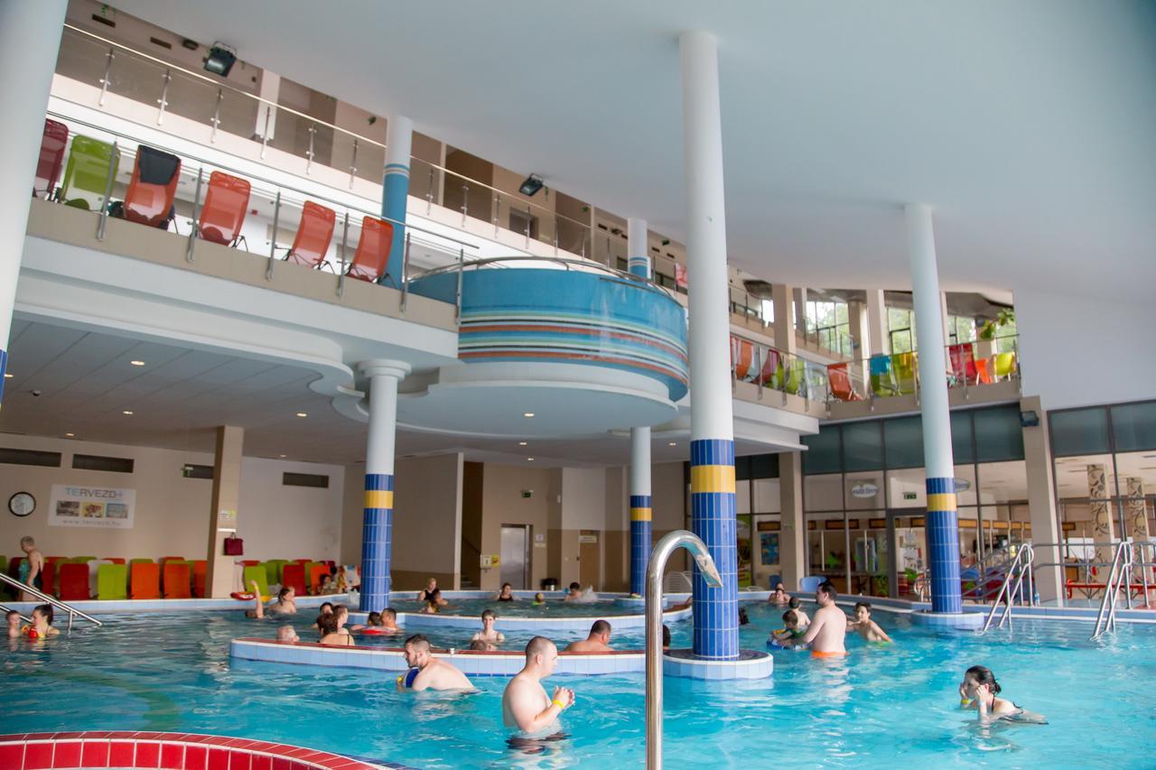 Sport Hotel Tatabánya Buitenkant foto