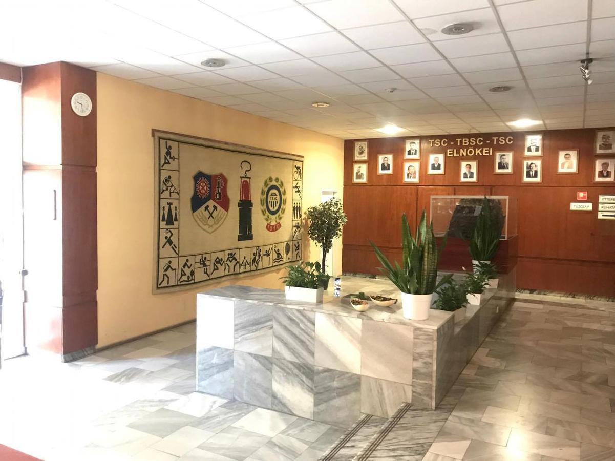 Sport Hotel Tatabánya Buitenkant foto