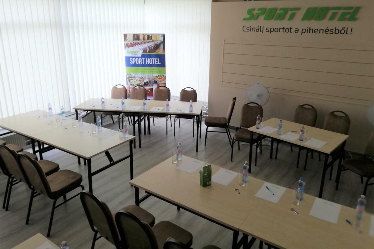 Sport Hotel Tatabánya Buitenkant foto